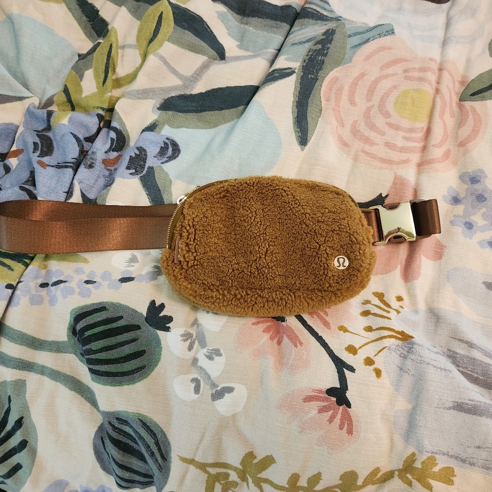 Lululemon Sherpa Belt Bag
